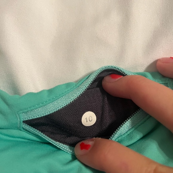 Rare Lululemon size 10 shorts - Picture 3 of 3